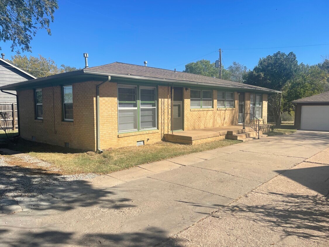 3048 S Oliver Ave, Wichita, KS 67210 Townhome Rentals in Wichita KS