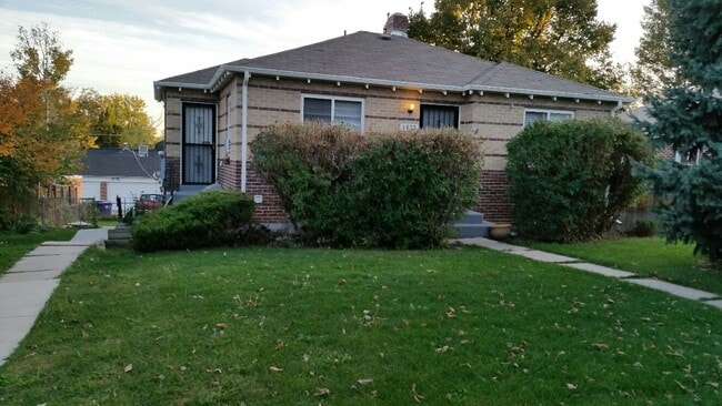SUPER CUTE 1 BDRM IN DUPLEX HOME IN SLOAN'... - SUPER CUTE 1 BDRM IN DUPLEX HOME IN SLOAN'...