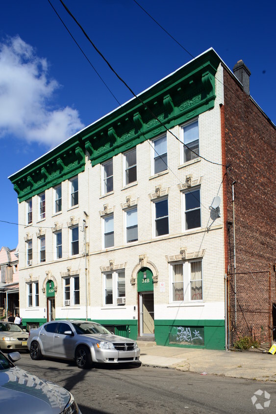 Building Photo - 318-320 Forrest St