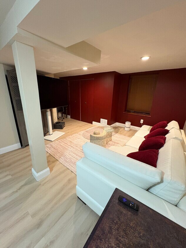 Foto principal - 4125 17th Ave S