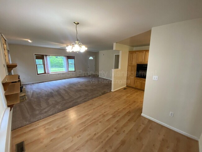 Building Photo - 10207 Battlefield Dr