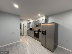 Building Photo - 32 S 53rd St