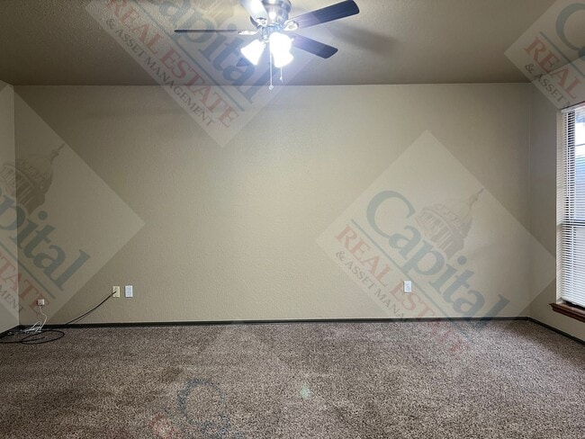 Building Photo - 2 Bedroom Duplex