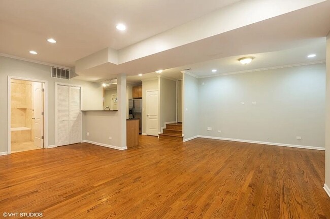 Foto del edificio - Spacious Apartment in Chicago (Roger's Park)