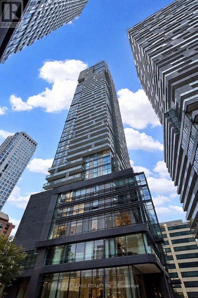 Building Photo - 39 Roehampton Ave