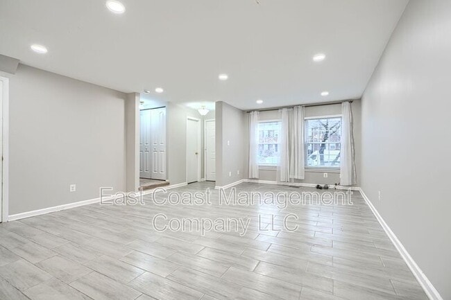 Foto del edificio - 12 Perryfalls Pl