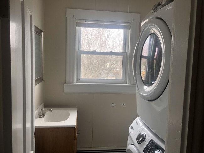 Building Photo - 4 bedroom in Woonsocket RI 02895