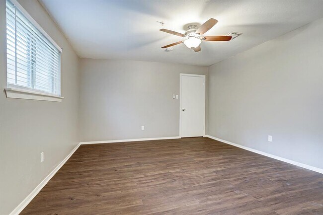 Building Photo - 25706 Glen Loch Dr
