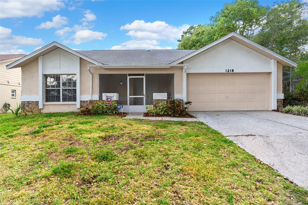 Foto principal - 1218 Gillespie Dr N