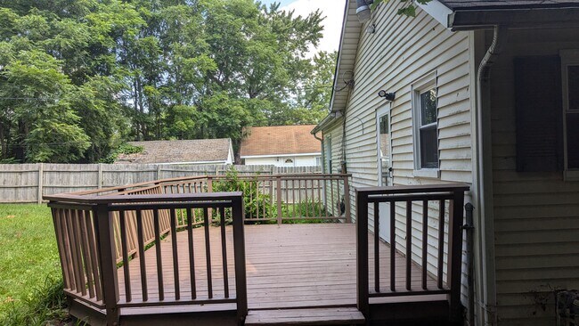 Back Porch - 683 E Beverly Ave