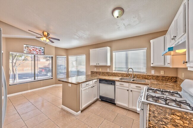 Foto del edificio - 8997 Living Rose St