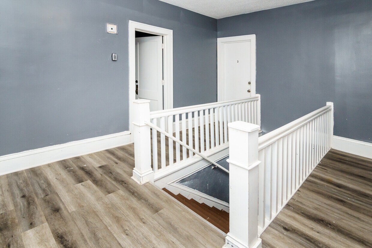 Foto principal - 1715-1725 E Lake St