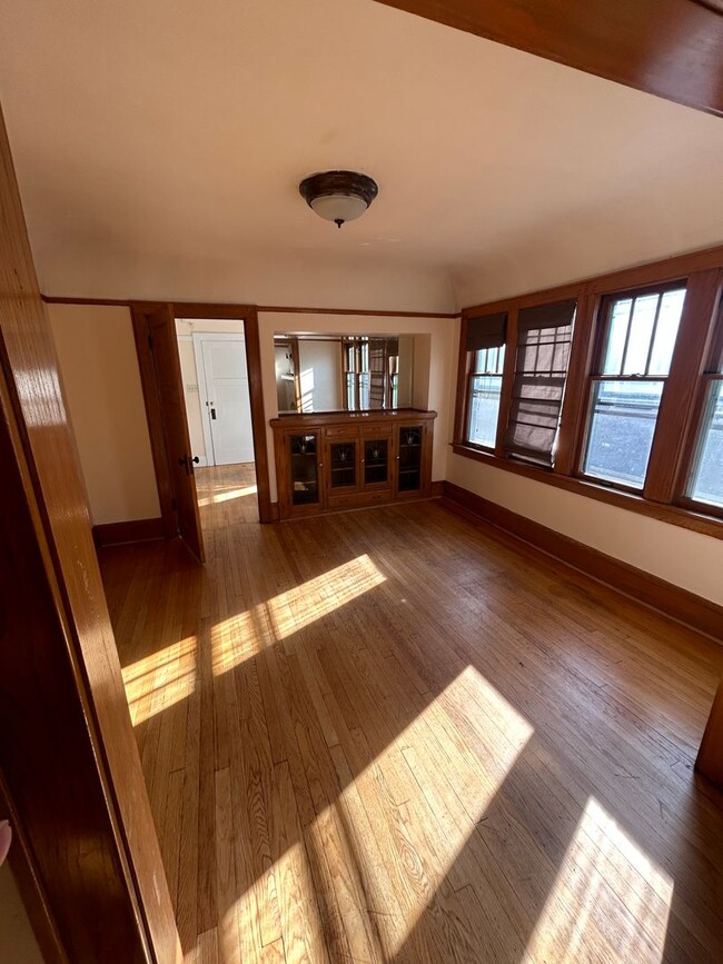 Building Photo - 2372N70K
