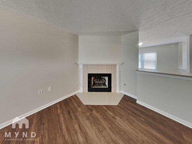 Foto del edificio - 4520 Woodland Ct