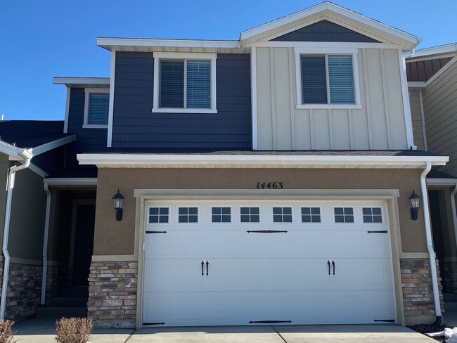 Foto del edificio - 3 Bed 2.5 Bath Available June 1st