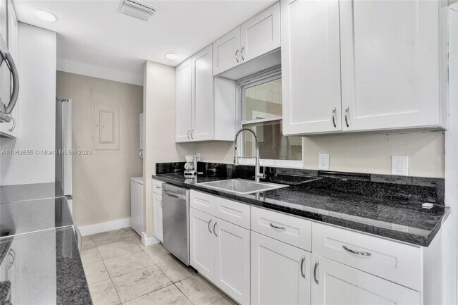 Building Photo - 7913 NW 73rd Ave