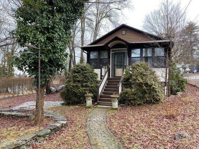 Building Photo - 158 Hillside Ave