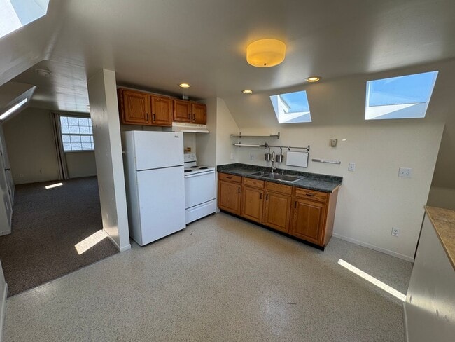 Building Photo - Primozich - Harrison