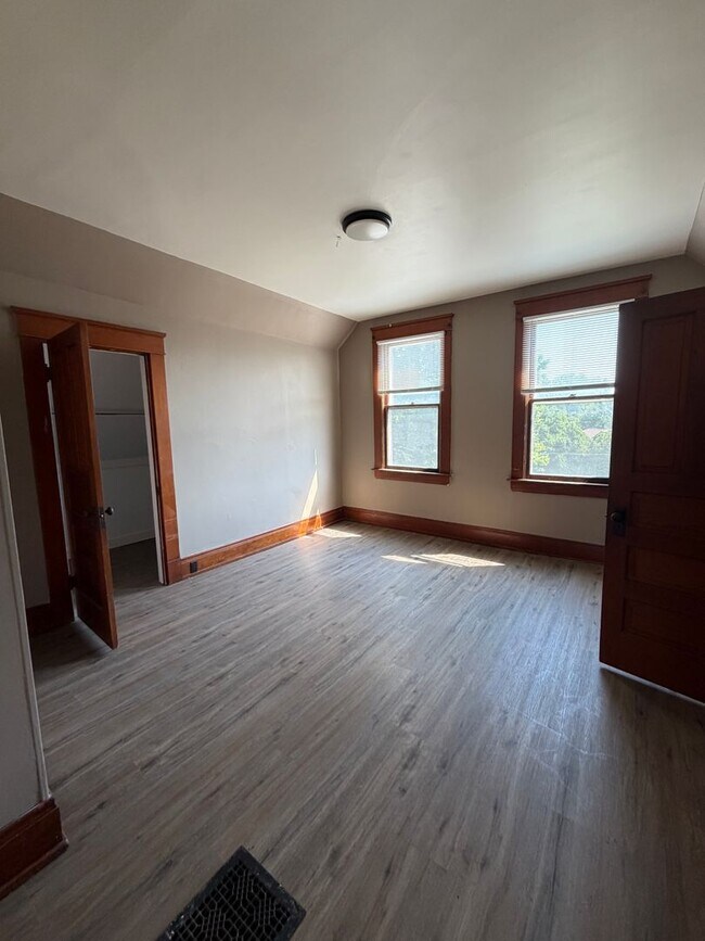 Foto del edificio - 2072 Broadway St