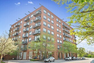 Building Photo - 859 W Erie St