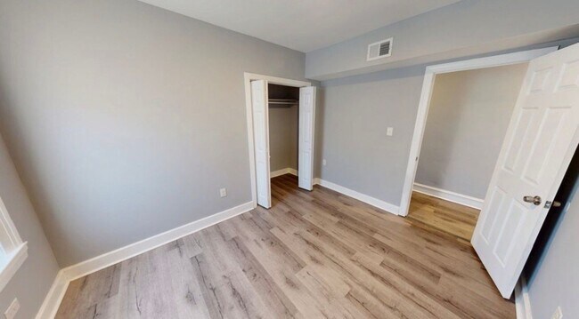 Foto del edificio - 5861 Cedar Ave