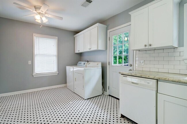 Foto del edificio - 5625 Truett St