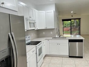 Building Photo - 4150 Forest Dr