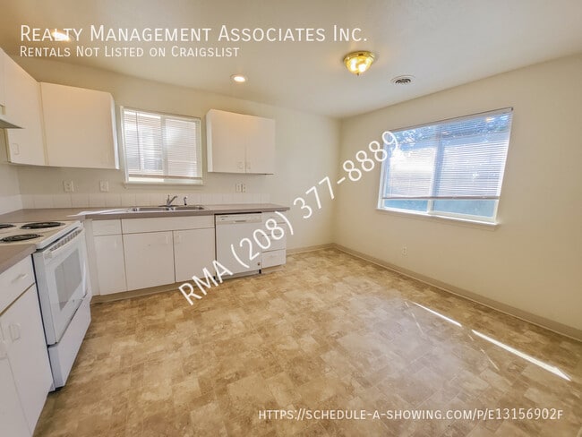 Foto del edificio - 835 N White Barn Rd