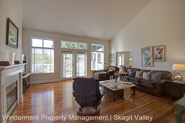 Building Photo - 4 br, 2.5 bath House - 1301 Alpine View Drive