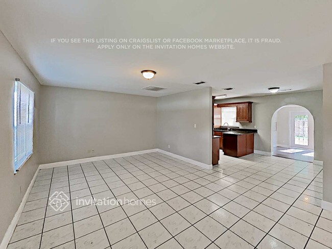 Building Photo - 302 Iowa Woods Cir W