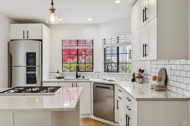 Foto del edificio - 93 Ashford Ave