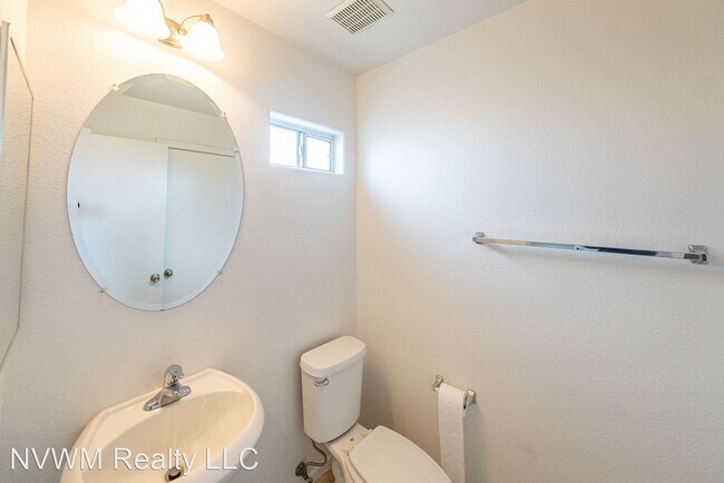 Building Photo - 3 br, 3.5 bath House - 9136 Wonderland St