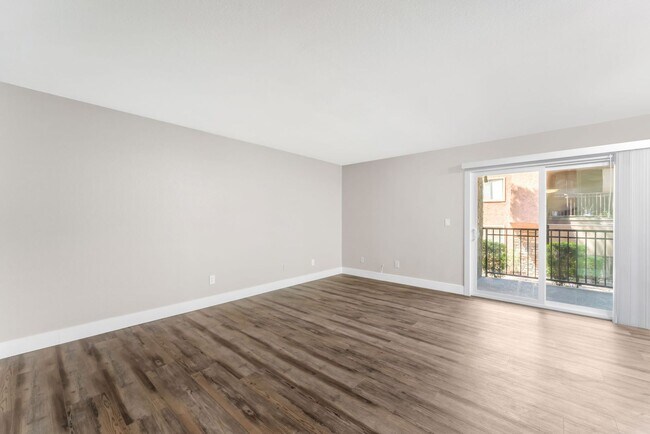 Foto del edificio - Modern Condo in Guard-Gated Community!