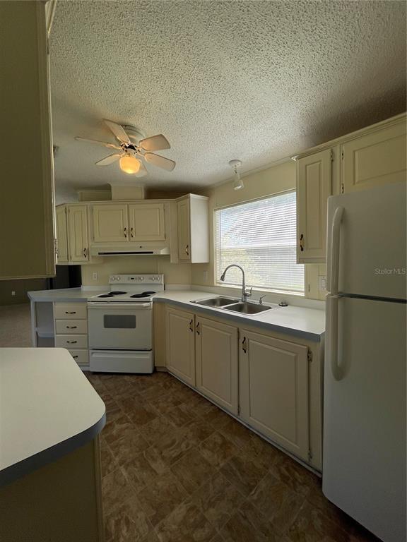 Building Photo - 8719 Lithia Pinecrest Rd