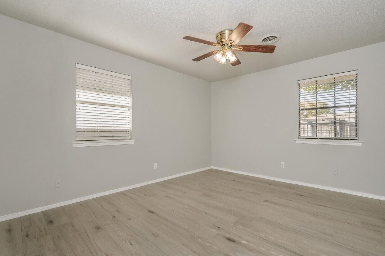 Primary Photo - 6137 Belpree Rd