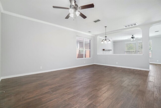 Building Photo - Beautiful 3 Bedroom 2.5 Bathroom Two Stori...