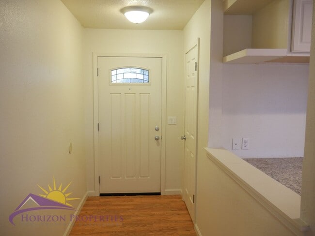 Building Photo - Open 4 Bed 2 Bath 1,342 sqft Single Family...