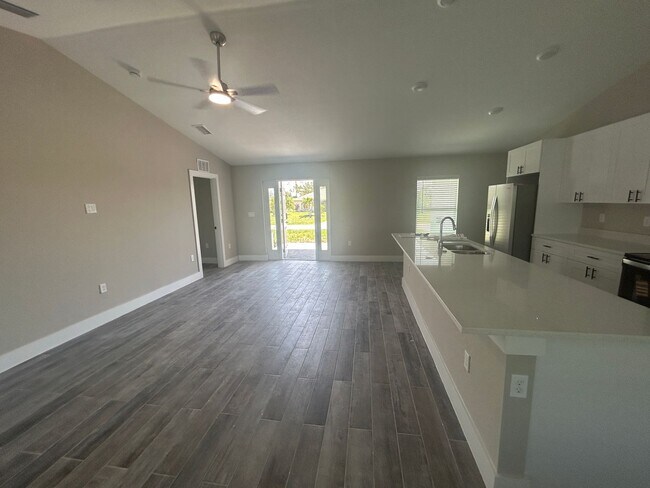Foto del edificio - New Construction 4/2  Ready for occupancy