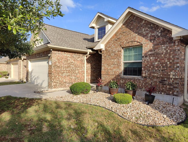 Building Photo - 528 S Brook Dr