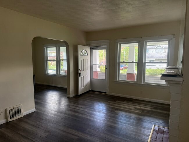 Building Photo - 33 W Judson Ave
