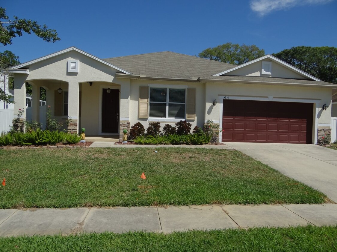 Foto principal - Spacious 4/2/2 home in south St Petersburg