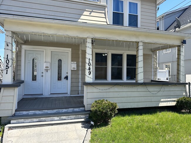 Foto del edificio - 1049 Campbell Ave