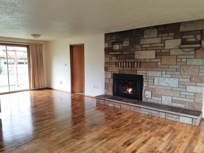 Photo - Classic Mid-Century Modern Rambler In Port... House