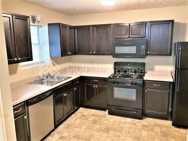 Building Photo - 3699 Oakwood Manor Ct