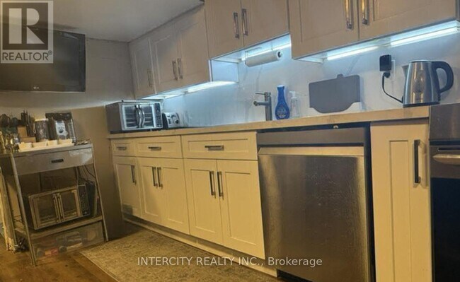 Photo du bâtiment - 222 Combe Ave