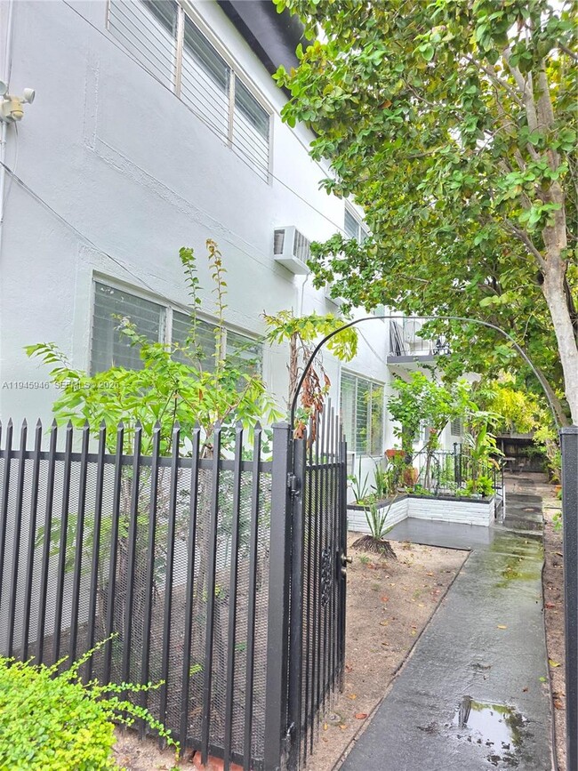 Foto del edificio - 824 82nd St