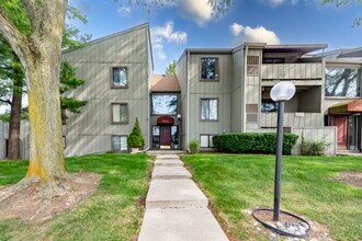 Building Photo - 9601 Bayview Dr