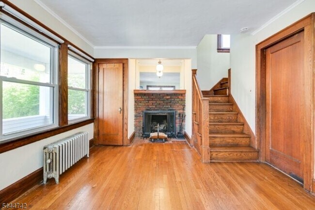 Building Photo - 21 Rosedale Ave