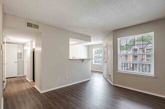 Building Photo - Park Laureate Apartment Homes