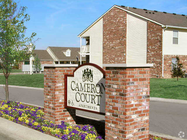 Entrada - Cameron Court Apartments